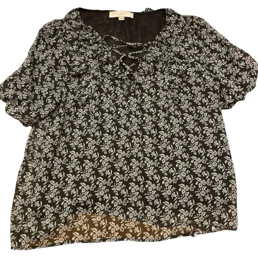 2/$30 Ann Taylor LOFT Lace-Up V-Neck Top w/ Ruffle Trim Puff Sleeves LaceUp Ties